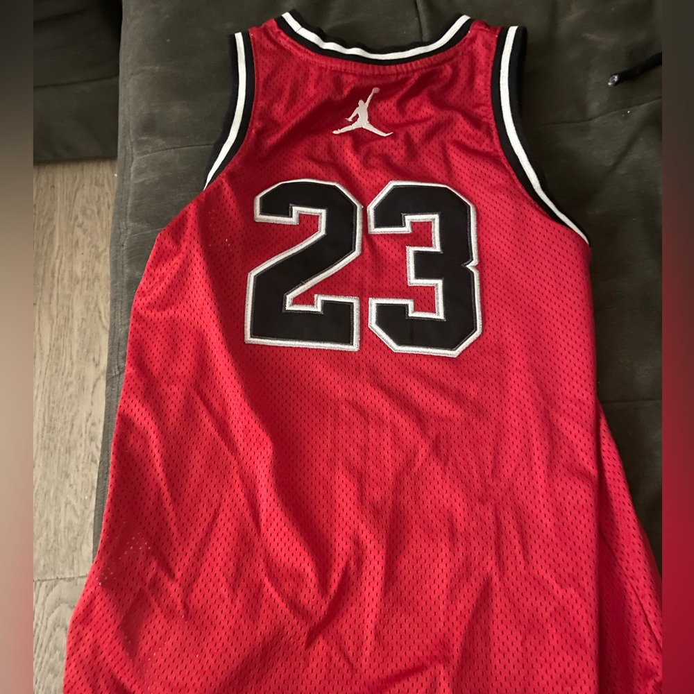 Jordan jersey .. kid sizes medium 10-12 kids ages . From kids foot locker.